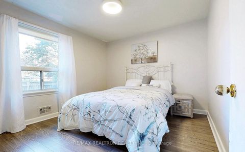 Photo 15 at 331 Boisdale Avenue, Harding, Richmond Hill