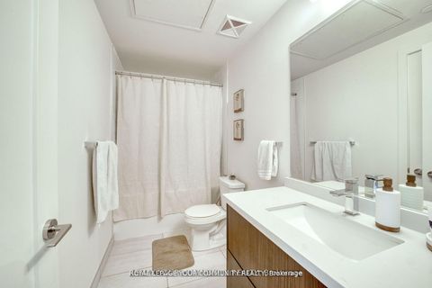 Photo 15 at 1711 - 330 Richmond Street W, Waterfront Communities C1, Toronto