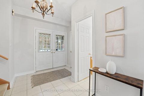 Photo 3 at 122 Downey Circle, Bayview Wellington, Aurora