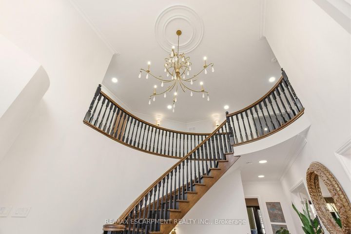 Photo 2 at 82 Maple Drive, Stoney Creek, Hamilton