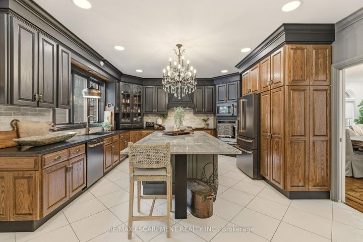 Photo 10 at 82 Maple Drive, Stoney Creek, Hamilton