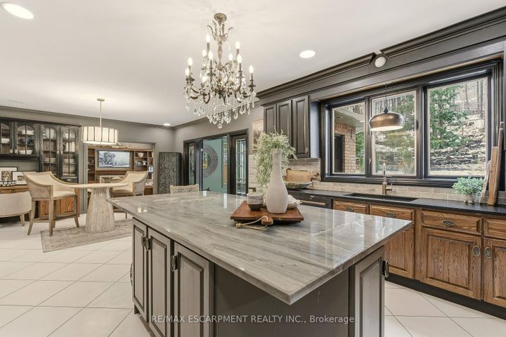 Photo 11 at 82 Maple Drive, Stoney Creek, Hamilton