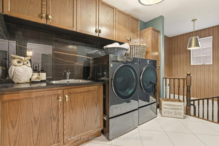 Photo 18 at 82 Maple Drive, Stoney Creek, Hamilton