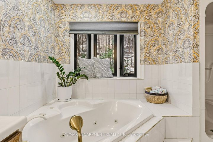 Photo 24 at 82 Maple Drive, Stoney Creek, Hamilton