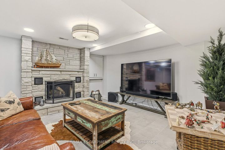 Photo 31 at 82 Maple Drive, Stoney Creek, Hamilton