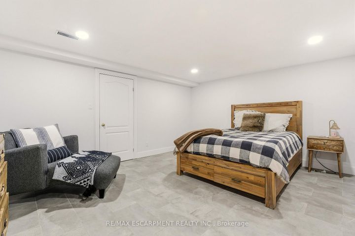 Photo 33 at 82 Maple Drive, Stoney Creek, Hamilton