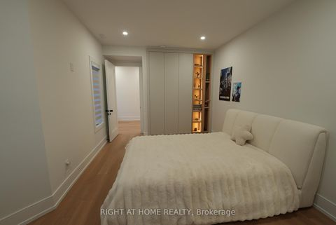 Photo 24 at 33 Thorndale Avenue, Kingsway South, Toronto