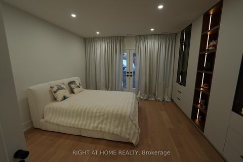 Photo 25 at 33 Thorndale Avenue, Kingsway South, Toronto