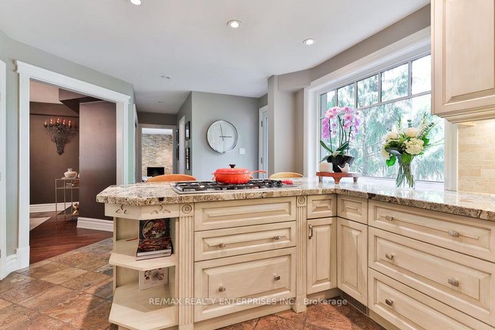 Photo 12 at 1293 Greenoaks Drive, Lorne Park, Mississauga