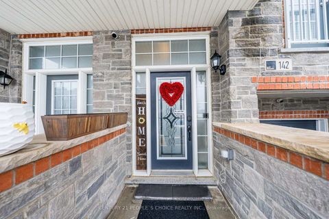 Photo 4 at 142 Farooq Boulevard S, Vellore Village, Vaughan