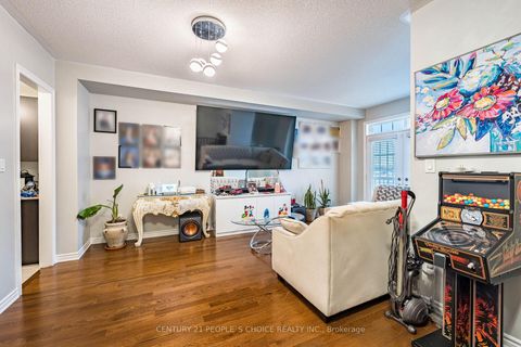 Photo 6 at 142 Farooq Boulevard S, Vellore Village, Vaughan