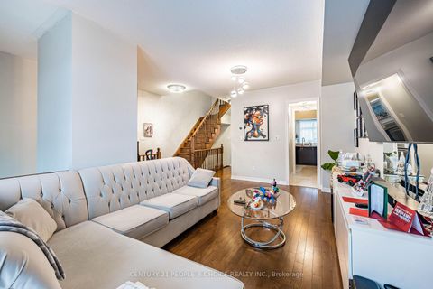 Photo 7 at 142 Farooq Boulevard S, Vellore Village, Vaughan