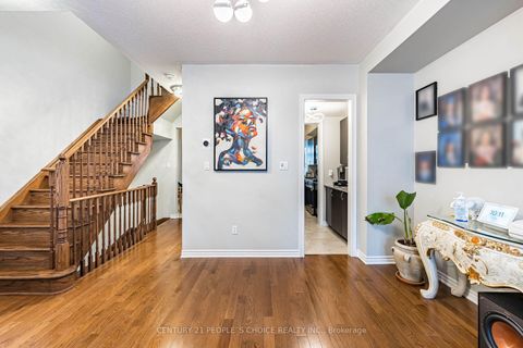 Photo 8 at 142 Farooq Boulevard S, Vellore Village, Vaughan