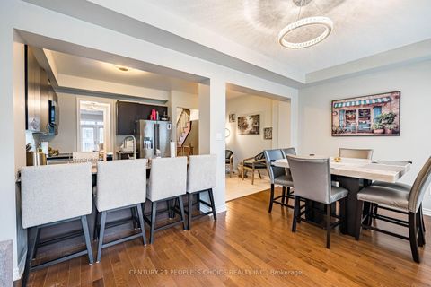 Photo 14 at 142 Farooq Boulevard S, Vellore Village, Vaughan