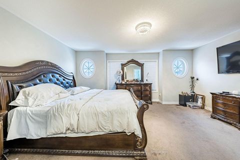 Photo 19 at 142 Farooq Boulevard S, Vellore Village, Vaughan