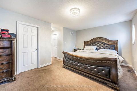 Photo 21 at 142 Farooq Boulevard S, Vellore Village, Vaughan