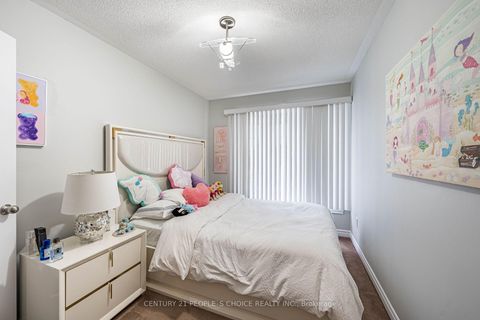 Photo 24 at 142 Farooq Boulevard S, Vellore Village, Vaughan