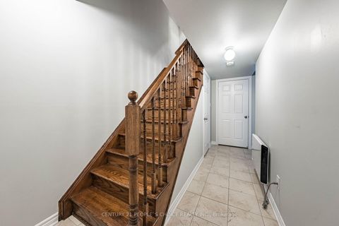 Photo 26 at 142 Farooq Boulevard S, Vellore Village, Vaughan