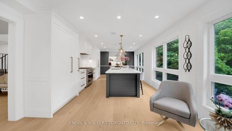 Photo 5 at 15 Silvergrove Road, Windfields, Toronto