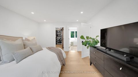 Photo 23 at 15 Silvergrove Road, Windfields, Toronto