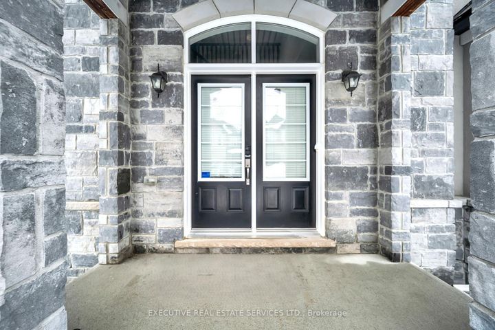 Photo 5 at 13 Masken Circle, Northwest Brampton, Brampton