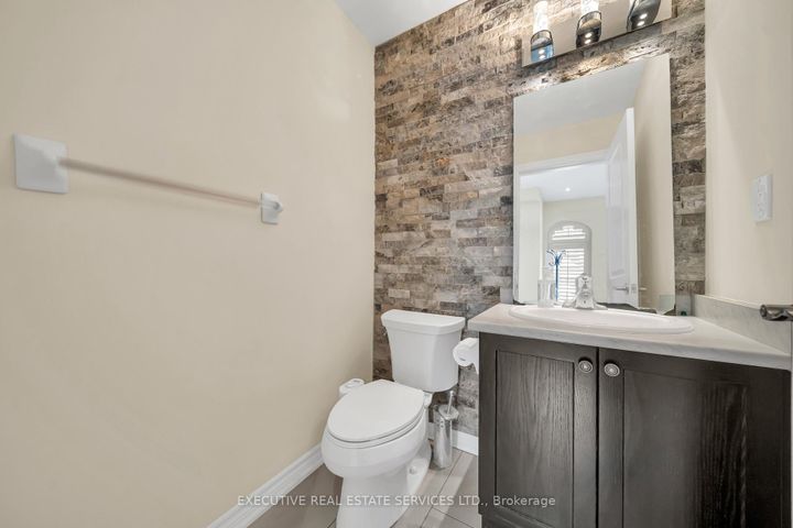 Photo 9 at 13 Masken Circle, Northwest Brampton, Brampton