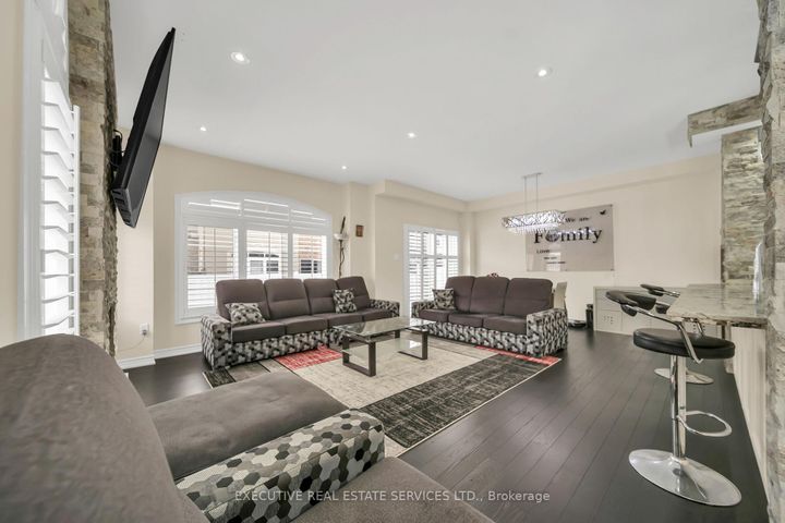 Photo 10 at 13 Masken Circle, Northwest Brampton, Brampton