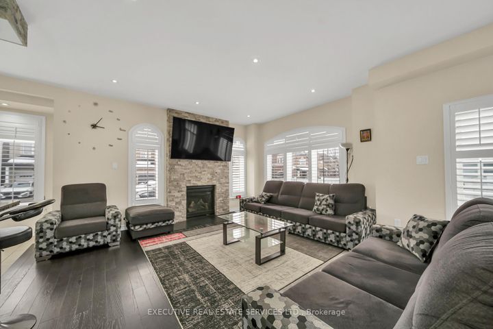 Photo 13 at 13 Masken Circle, Northwest Brampton, Brampton