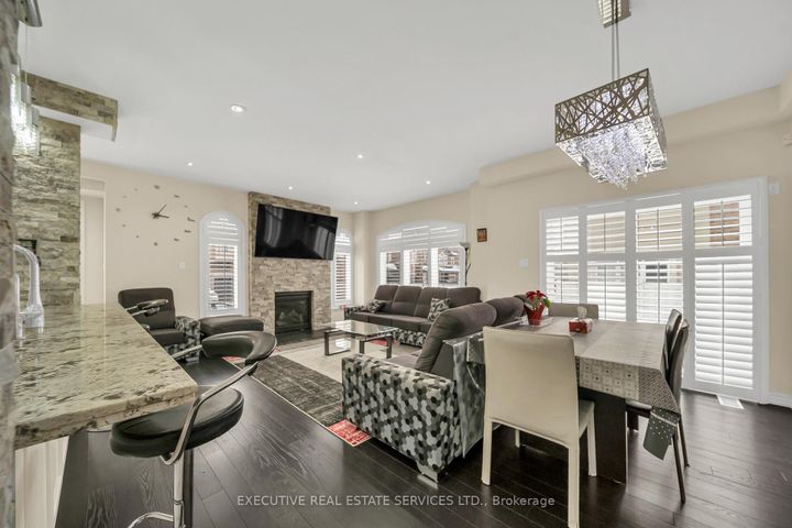 Photo 14 at 13 Masken Circle, Northwest Brampton, Brampton