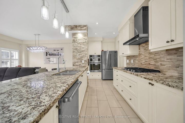 Photo 19 at 13 Masken Circle, Northwest Brampton, Brampton