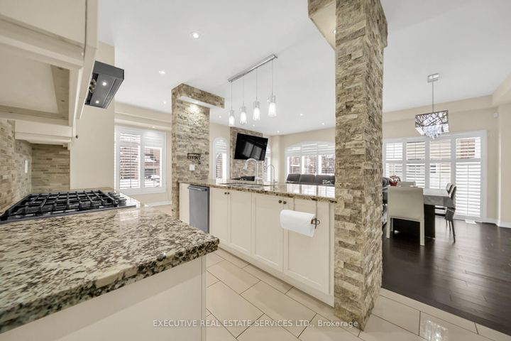 Photo 21 at 13 Masken Circle, Northwest Brampton, Brampton