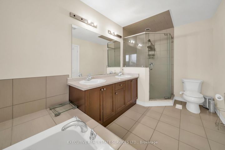 Photo 30 at 13 Masken Circle, Northwest Brampton, Brampton