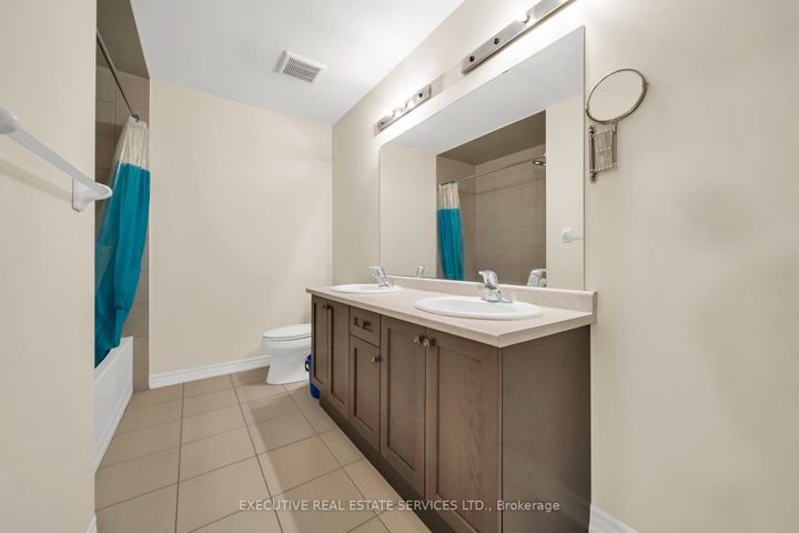 Photo 32 at 13 Masken Circle, Northwest Brampton, Brampton