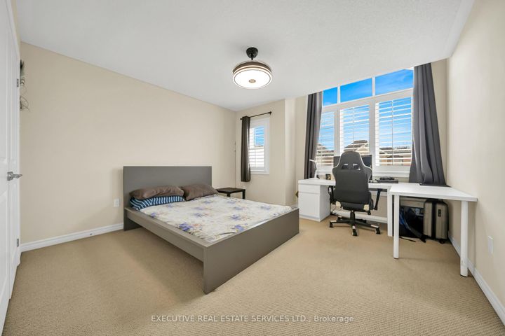 Photo 33 at 13 Masken Circle, Northwest Brampton, Brampton