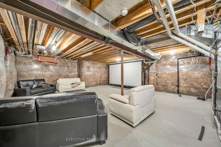 Photo 39 at 13 Masken Circle, Northwest Brampton, Brampton