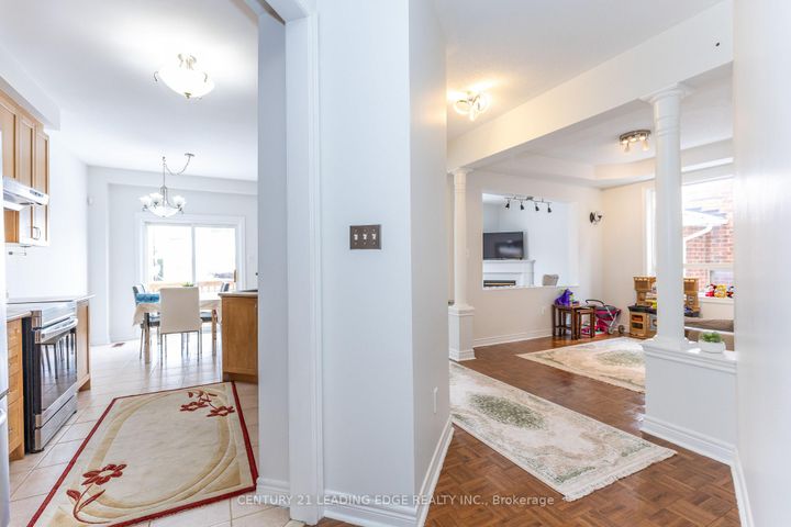 Photo 6 at 20 Bucksaw Drive, Vellore Village, Vaughan