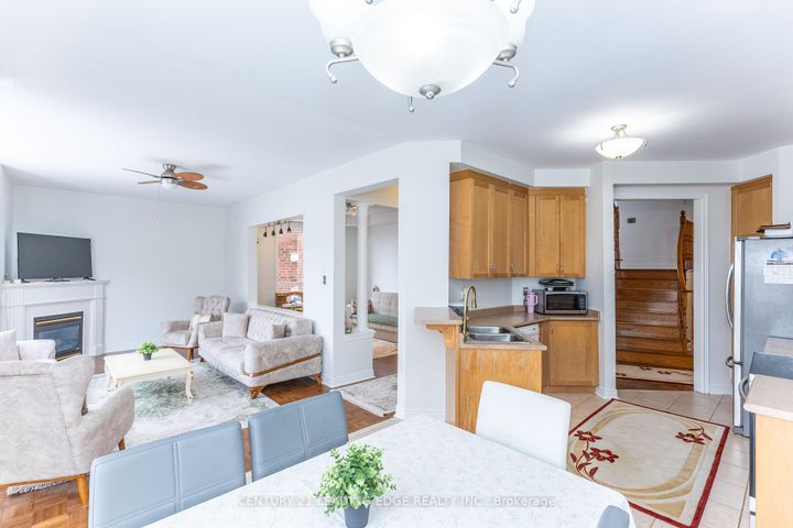 Photo 8 at 20 Bucksaw Drive, Vellore Village, Vaughan