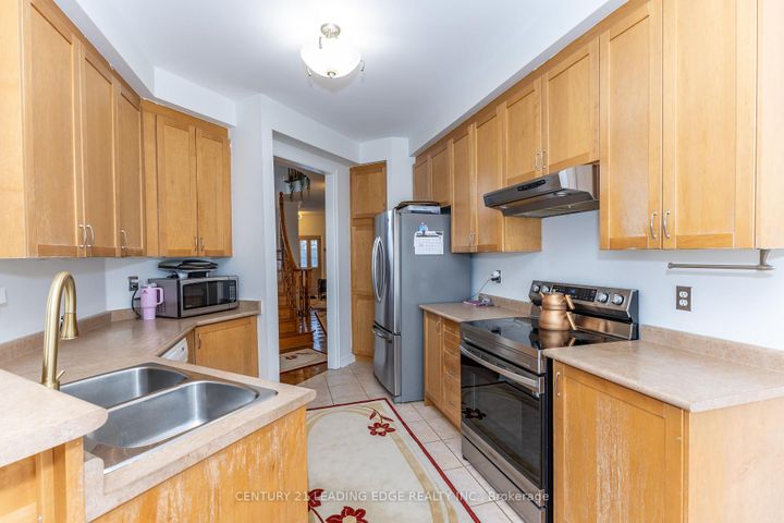 Photo 10 at 20 Bucksaw Drive, Vellore Village, Vaughan