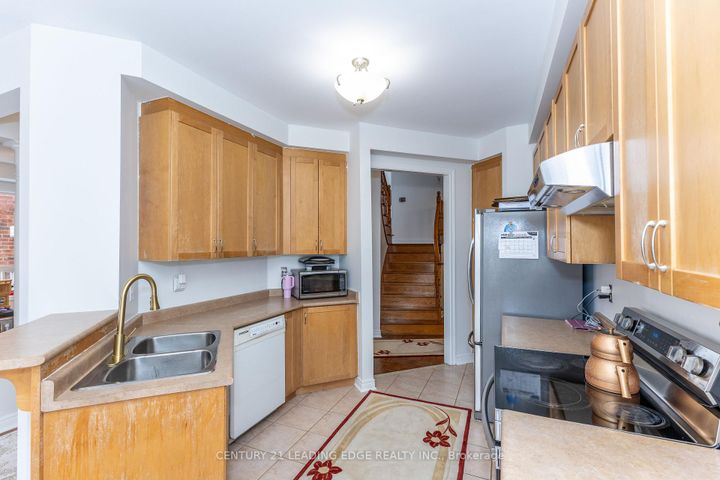 Photo 11 at 20 Bucksaw Drive, Vellore Village, Vaughan