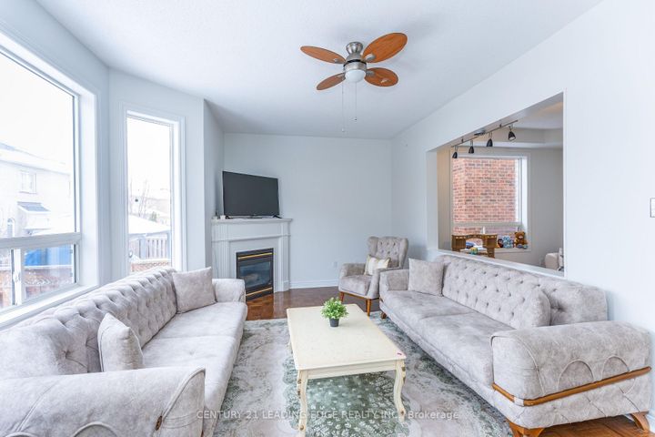 Photo 15 at 20 Bucksaw Drive, Vellore Village, Vaughan