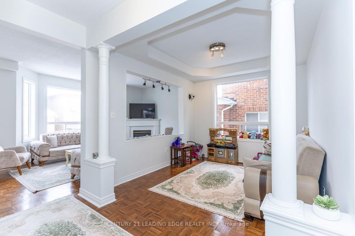 Photo 18 at 20 Bucksaw Drive, Vellore Village, Vaughan