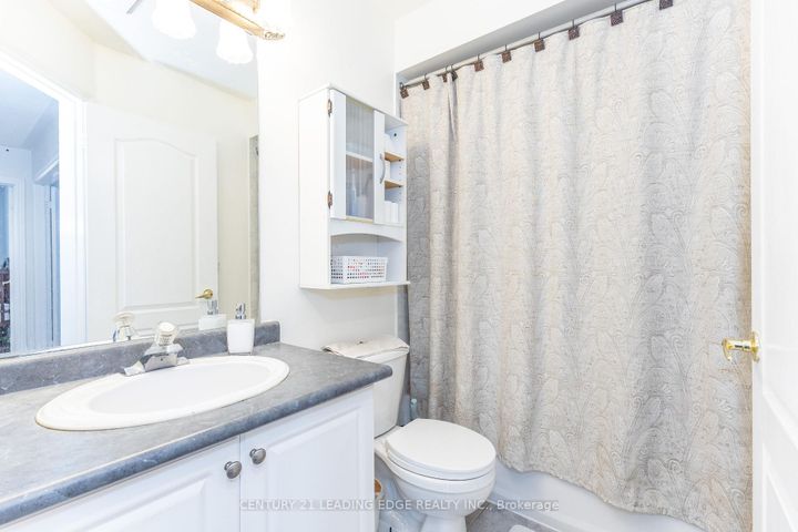 Photo 26 at 20 Bucksaw Drive, Vellore Village, Vaughan