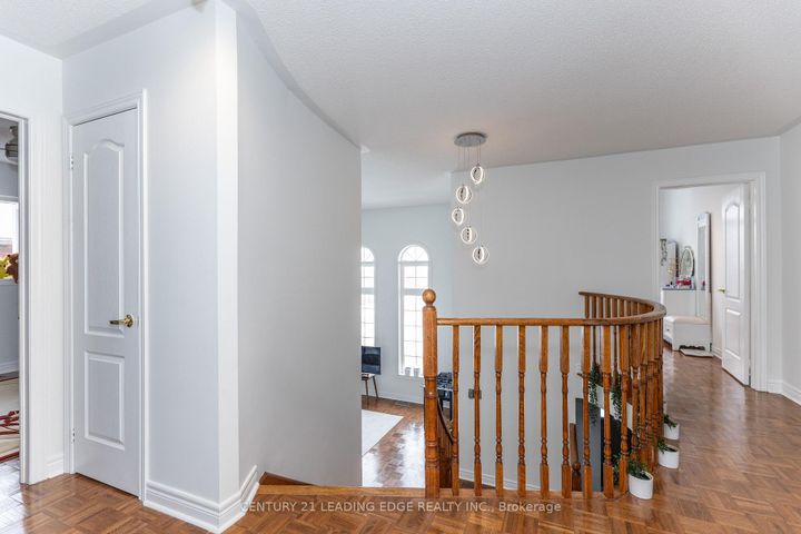 Photo 35 at 20 Bucksaw Drive, Vellore Village, Vaughan