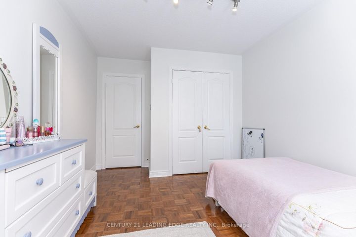 Photo 39 at 20 Bucksaw Drive, Vellore Village, Vaughan