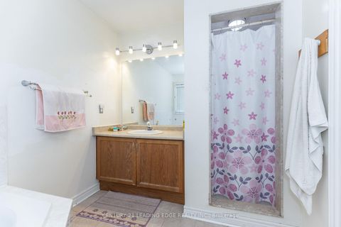 Photo 33 at 20 Bucksaw Drive, Vellore Village, Vaughan