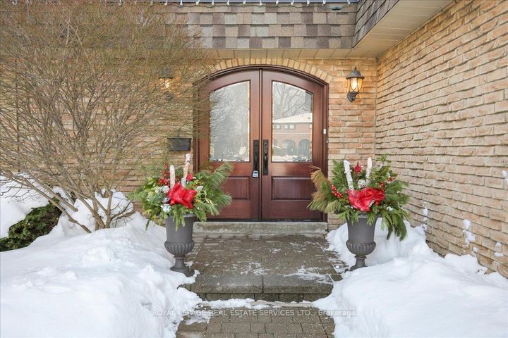 Photo 2 at 1466 Flaminia Court, Clarkson, Mississauga