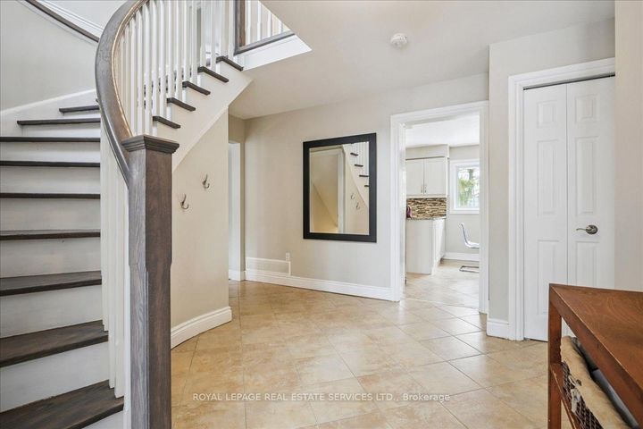 Photo 4 at 1466 Flaminia Court, Clarkson, Mississauga