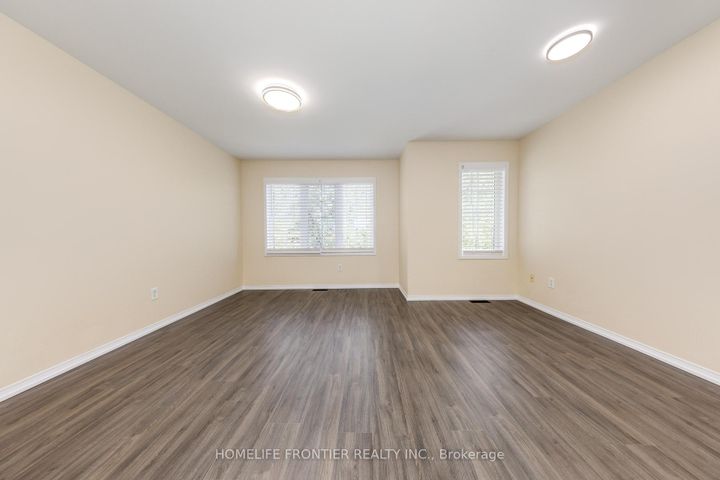 Photo 11 at 289 - 23 Observatory Lane, Observatory, Richmond Hill