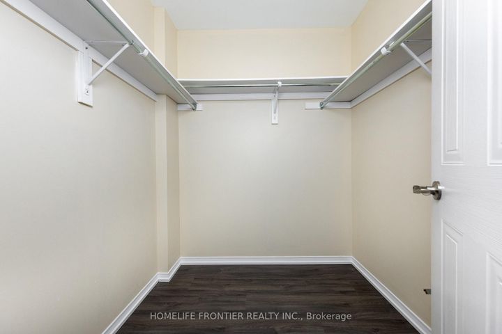 Photo 14 at 289 - 23 Observatory Lane, Observatory, Richmond Hill