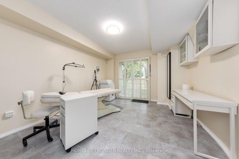 Photo 22 at 289 - 23 Observatory Lane, Observatory, Richmond Hill